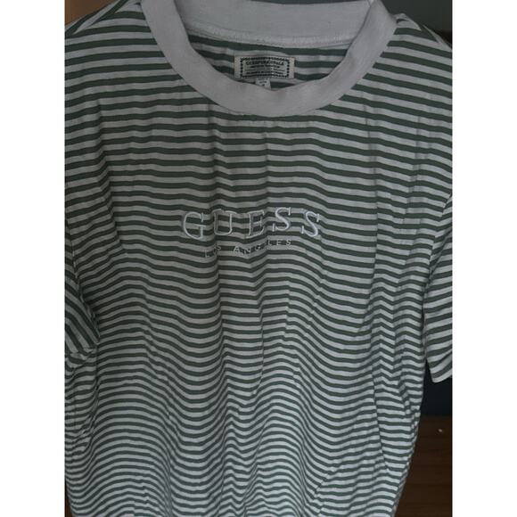 Vintage Guess Originals White & Green Striped Tee with Embroidered Logo – Size M - Picture 2 of 6